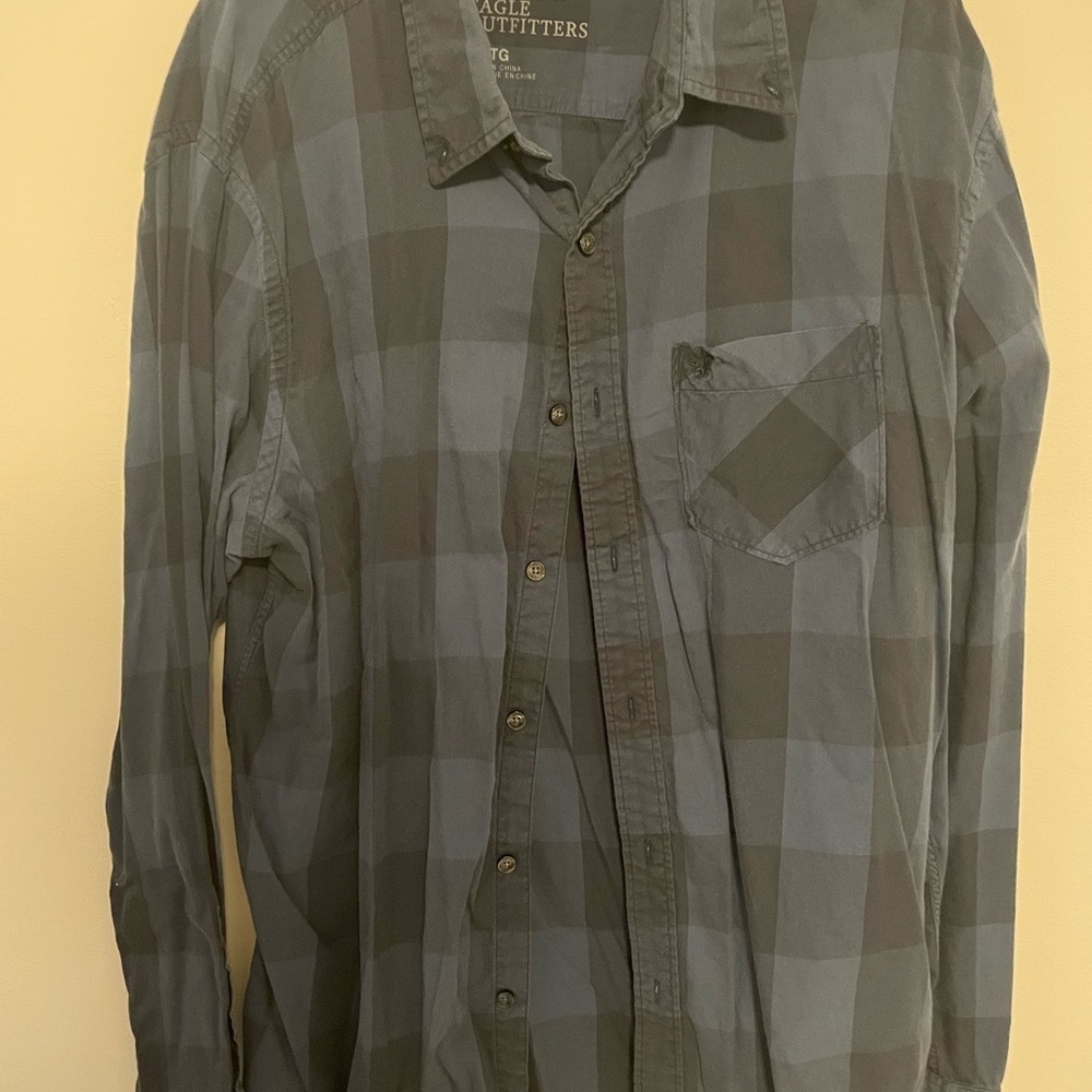 🎉2/$15 American Eagle Outfitters Gray Casual Button Down Shirt